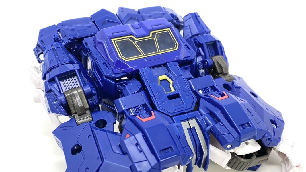 Transformers Studio Series 83 Soundwave More In Hand Image  (3 of 51)